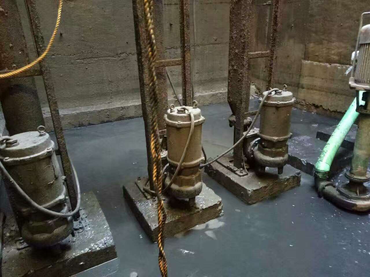 荔波污水池清理